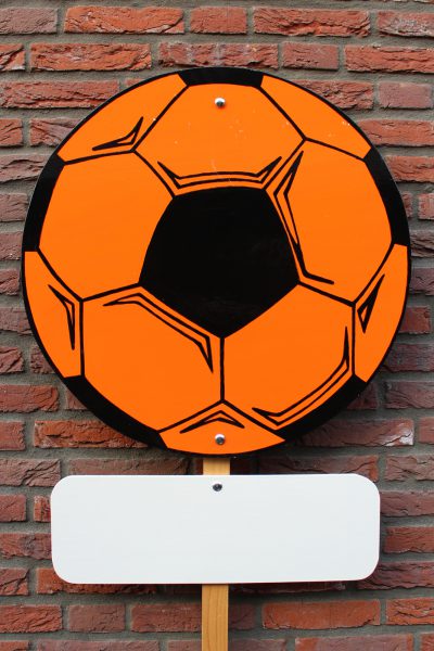 Geboortebord zwart oranje voetbal